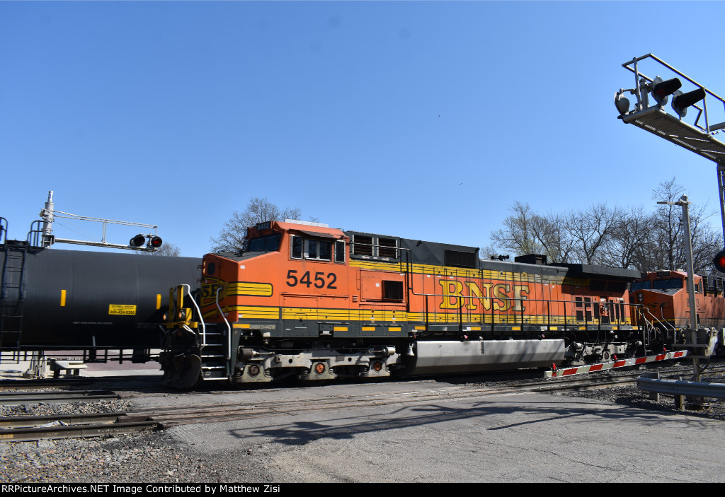 BNSF 5452